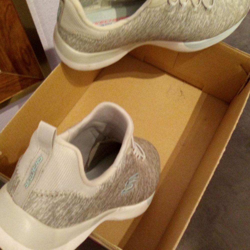 Skechers size 7